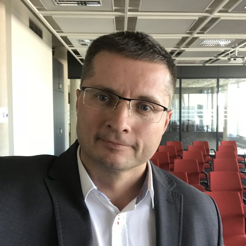 dr Tomasz Tomczak